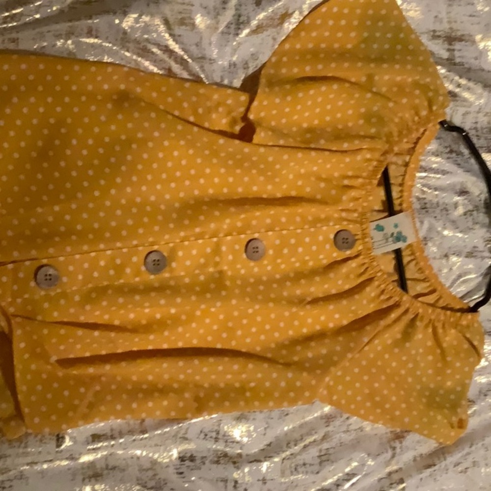 I’m selling a dress shirt with polkadots